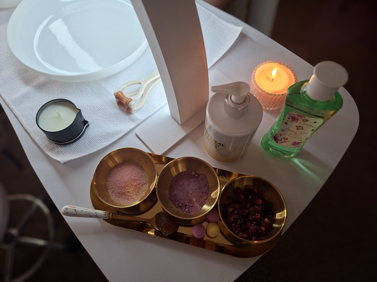 Spa-Rituale im Detail – Badesalze und Kerzen